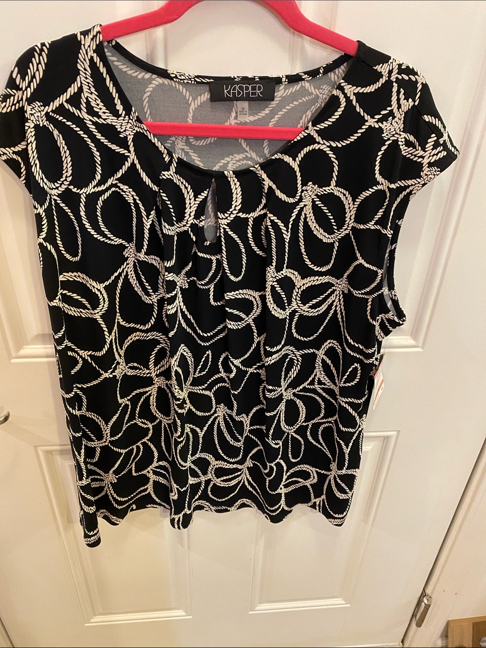 Kasper Black Top with White Rope-Loop Print and Cap Sleeves